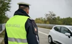LEINI - Gira sei anni senza patente: maxi multa da 5000 euro dopo un controllo della polizia locale