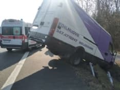 SAN GIORGIO CANAVESE - Incidente in autostrada, furgone abbatte i guard-rail: autista ferito - FOTO