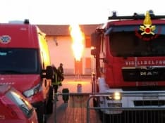 RONDISSONE - Bombole pericolose in un ristorante: intervento dei vigili del fuoco - FOTO