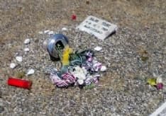 CUORGNE' - Idioti devastano il cimitero dei bambini: croci divelte, vasi e lumini sfasciati - FOTO