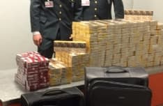 CASELLE - Trenta chili di sigarette in valigia: bielorusso denunciato