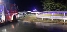 AUTOSTRADA A5 - Esce di strada e precipita per 50 metri nella scarpata: ferito automobilista di Ivrea - FOTO