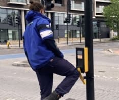 IDEE - Push, la leva per i pulsanti dei semafori