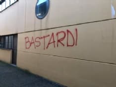 CUORGNE' - Insulti sui muri del palazzetto dello sport - FOTO