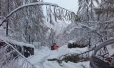 CANAVESE - Prima nevicata a Ceresole Reale e Piamprato Soana: mezzi spalaneve in azione - FOTO