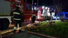 TRAGEDIA A CUORGNE' - Pensionato 71enne morto nell'incendio della propria abitazione: inutili tutti i soccorsi - FOTO e VIDEO
