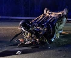 QUAGLIUZZO-IVREA - Schianto sulla Pedemontana: auto finisce ruote all'aria, un ferito - FOTO