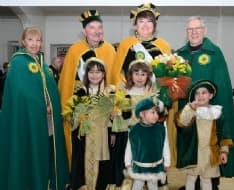 BANCHETTE - Il Carnevale festeggia i 40 anni della «Cossatera»