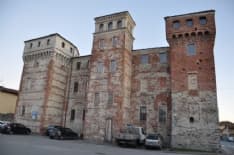 OZEGNA - Il Comune ha acquistato il castello. Il sindaco Bartoli: «Sarà sede di eventi culturali di importanza nazionale»