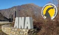 PONT CANAVESE - Si schianta contro la rotonda e abbatte la scritta delle Valli Orco e Soana - FOTO