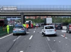 BORGARO - Incidente in tangenziale, fuoriuscita di carburante sulla strada - FOTO