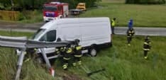 AUTOSTRADA A5 TORINO-AOSTA - Incidente a Quincinetto, furgone «infilzato» dal guard-rail - FOTO
