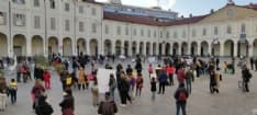 IVREA - Flash mob in piazza Ottinetti per difendere la scuola in presenza e il futuro dei bimbi - FOTO