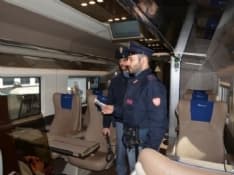 BORGOFRANCO D'IVREA - Manomette i passaggi a livello della ferrovia, denunciato dalla polizia