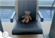 CASELLE - Torna a casa Lucilla: l'orsetto smarrito in aeroporto ha ritrovato la sua proprietaria