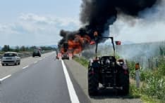 SAN GIORGIO CANAVESE - Camion prende fuoco durante la marcia: paura sull'autostrada A5 Torino-Aosta - FOTO