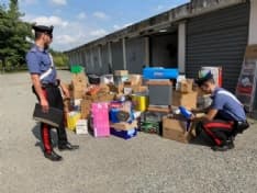 LEINI - Merce rubata al Lidl di Volpiano trovata dai carabinieri in un box