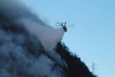 CUORGNE' - Pioggia e neve cancellano l'emergenza incendi. Pezzetto: «La città è grata a tutti i soccorritori»