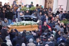 VALPERGA - Una folla commossa ha salutato «Vitto»