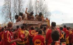 CARNEVALE DI IVREA - VINCONO I DIAVOLI! SECONDI PANTERA NERA, TERZI GLI ARANCERI DELLA MORTE