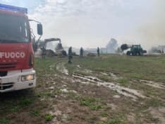 FOGLIZZO - Incendio in un cascinale: 200 rotoballe distrutte dal fuoco - FOTO