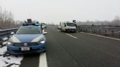 ASSALTO AL PORTAVALORI - I rapinatori sparano all'impazzata ma fuggono a mani vuote - FOTO: LE AUTO DEL COMMANDO