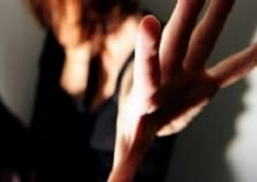 IVREA - Maestro abusa sessualmente di due alunne di dieci anni