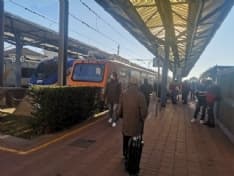 RIVAROLO CANAVESE - Si spacca un cavo, ferrovia in tilt: bus sostitutivi nella tratta Rivarolo-Torino Stura