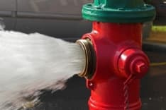 CICONIO - Idioti in azione: idrante antincendio aperto di notte, sprecati migliaia di litri d'acqua. Sindaco furente sui social