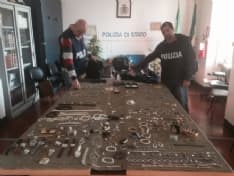 IVREA - Inseguimento a 200 chilometri l'ora: ladro di gioielli arrestato dalla polizia. In auto otto chili di preziosi rubati - VIDEO