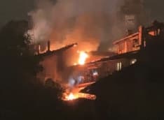 CUORGNE' - Incendio in via Arduino: alloggi danneggiati e off-limits, famiglie e residenti sfollati - FOTO e VIDEO