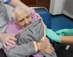 SETTIMO VITTONE - Vaccinata contro il covid anche nonna Ofelia, 105 anni