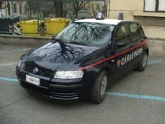 VIVERONE - Spia le ragazzine e si masturba: denunciato