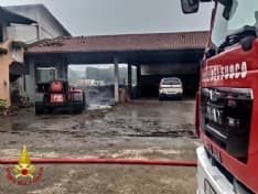 CASTELLAMONTE - Balle di fieno e paglia in dono per gli agricoltori della cascina incendiata a Sant'Antonio - FOTO e VIDEO