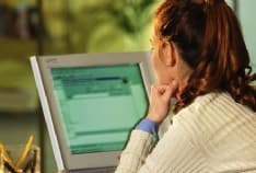 IVREA - Molestava su internet le ragazzine: condannato a 7 anni