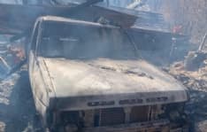 RUEGLIO - Incendio distrugge un'auto e un trattore - FOTO