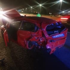 CHIVASSO - Schianto nella notte lungo l'autostrada Torino-Milano. Un ferito e due auto distrutte - FOTO