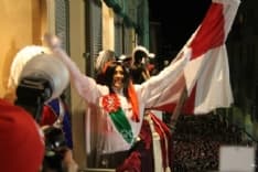 IVREA - La toppa di iscrizione contro la violenza sulle donne