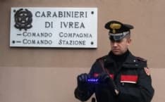 CASTELLAMONTE - Lampeggiante blu in auto: denunciato 29enne