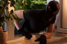 RIVAROLO - Finestre aperte per il caldo, ne approfittano i ladri: due colpi in via Papa Giovanni