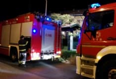 CUCEGLIO - Incendio tetto, intervento dei vigili del fuoco - VIDEO