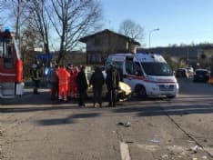 FRONT CANAVESE - Incrocio della Favriasca, ennesimo incidente stradale: due auto coinvolte - FOTO E VIDEO