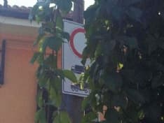 FAVRIA - Segnaletica invisibile e camion che s'incastrano... - FOTO