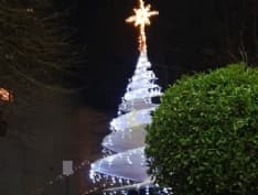 CALUSO - Vandali contro il Natale a Rodallo: sfasciata l'illuminazione dell'albero del paese. Danni per 400 euro, scatta la denuncia