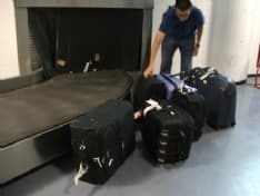 CASELLE - Cocaina in valigia: una ragazza denunciata