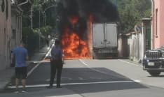 RIVARA - Furgone dei medicinali prende fuoco durante la marcia: attimi di paura a due passi dal centro - FOTO e VIDEO
