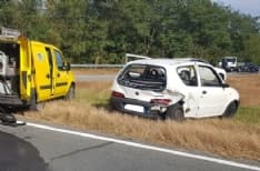 FRONT CANAVESE - Incidente stradale: due auto coinvolte - FOTO