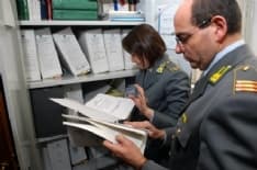 IVREA - Finge di separarsi dalla moglie per intascare l'assegno