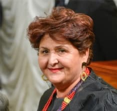 CASTELNUOVO NIGRA - «Da ammazzare, lurida pajassa». Così il sindaco commenta su Facebook le lacrime del Ministro Bellanova