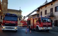 CALUSO - Incendio devasta una casa: cane salvato - FOTO E VIDEO